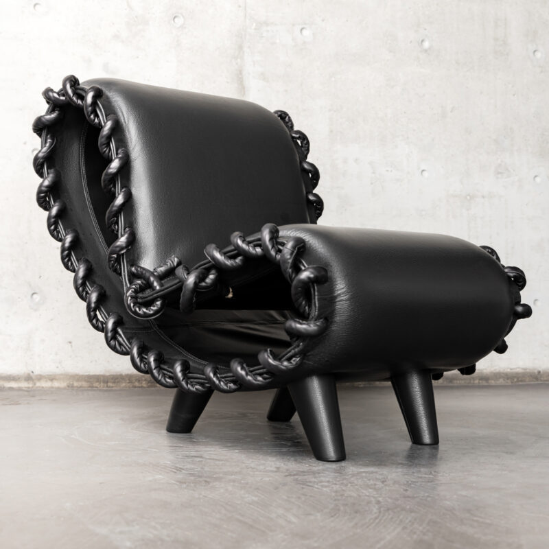 Gaar Black Lounge Chair